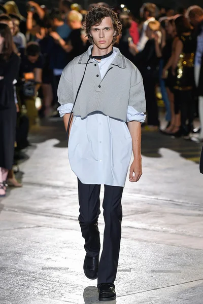 Look 30